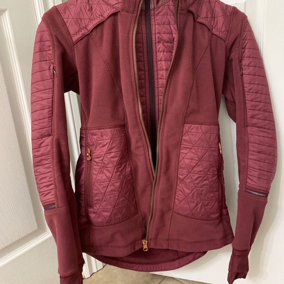 Lululemom Fleecy Keen Size 4 - Picture 3 of 9